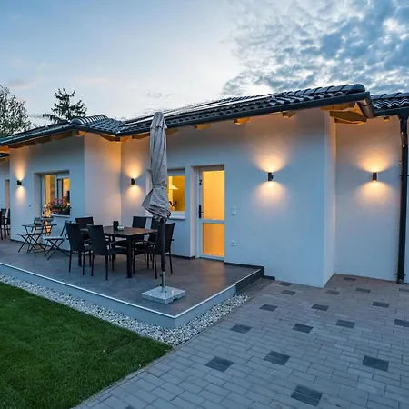 Balatonic Grape Apartmanhaz *